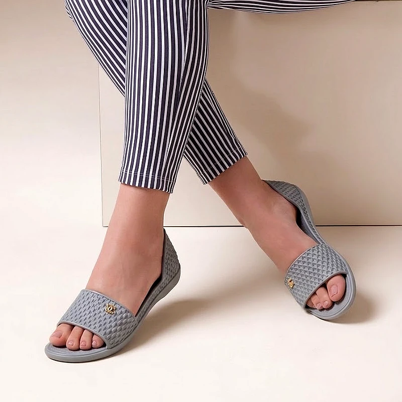 elegant-woven-slide-sandals-with-go_1249_fcji.webp