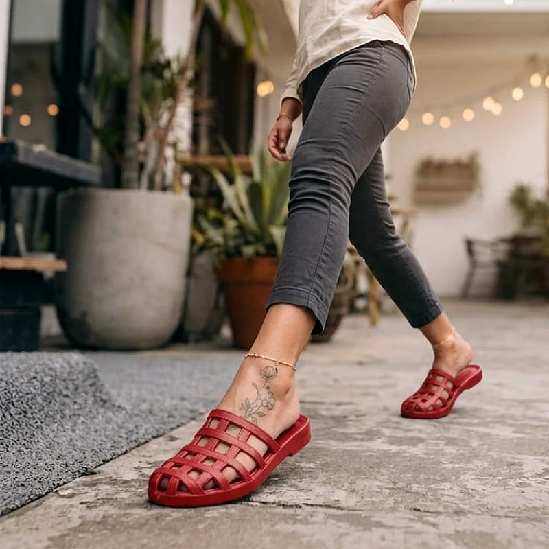 rubber-soft-grid-design-cut-shoes_1249_vixl.webp