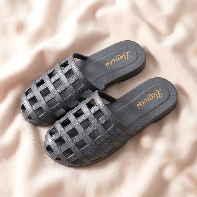 rubber-soft-grid-design-cut-shoes_1249_vixl.webp