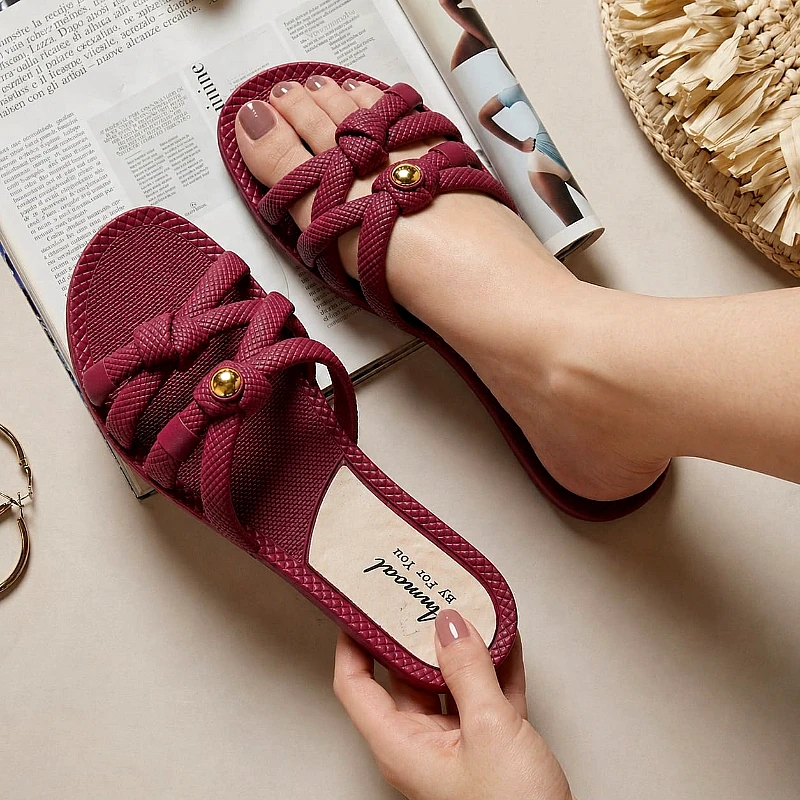 soft-cross-style-slippers_1249_2tbr.webp